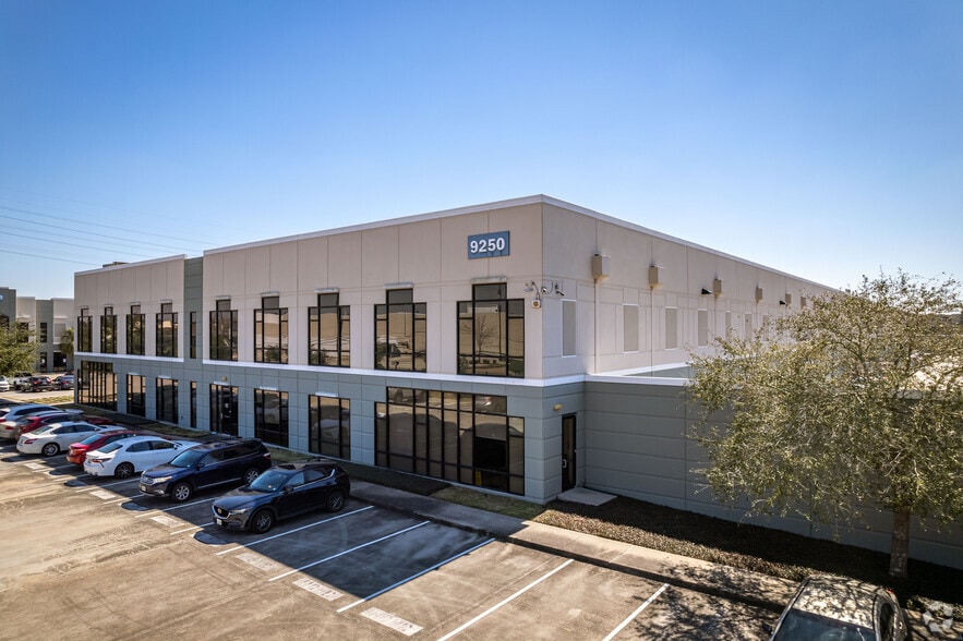 More Photos Of 9220 Kirby Dr, Houston Unknown For Lease