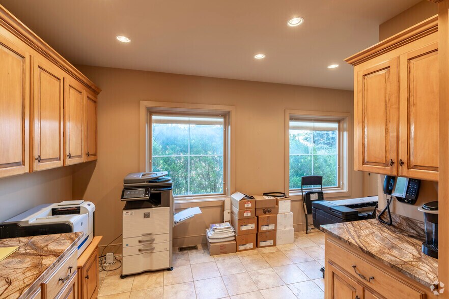 More Photos Of 83 Orchard Hill Park Dr, Leominster Office For Sale