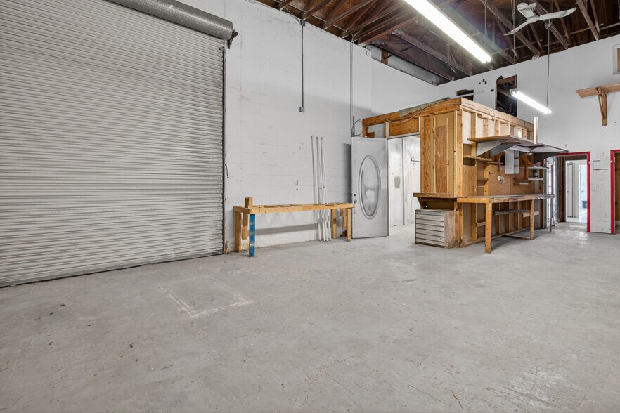 More Photos Of 18508-18510 US Highway 19, Hudson Light Manufacturing For Lease