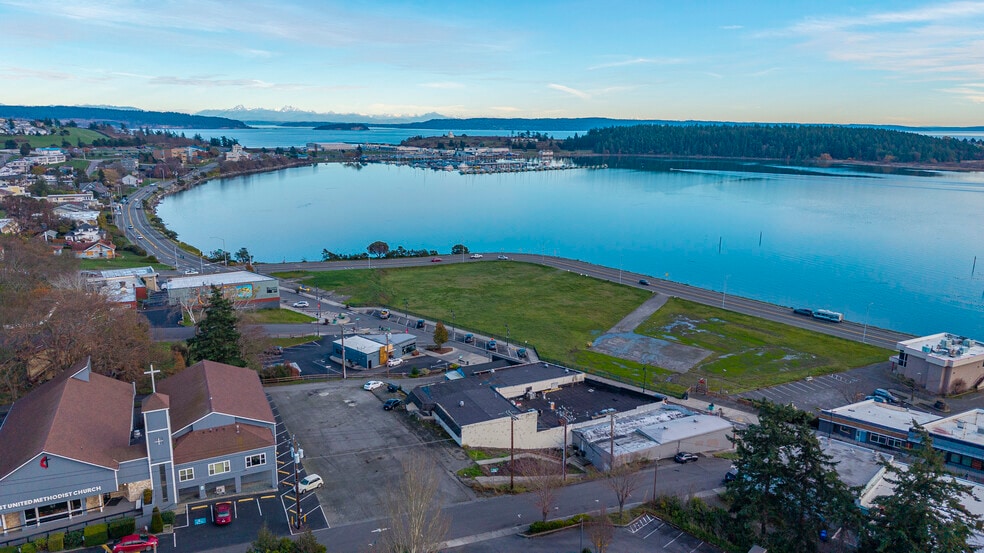 More Photos Of 930 SE Pioneer Way, Oak Harbor General Retail For Sale