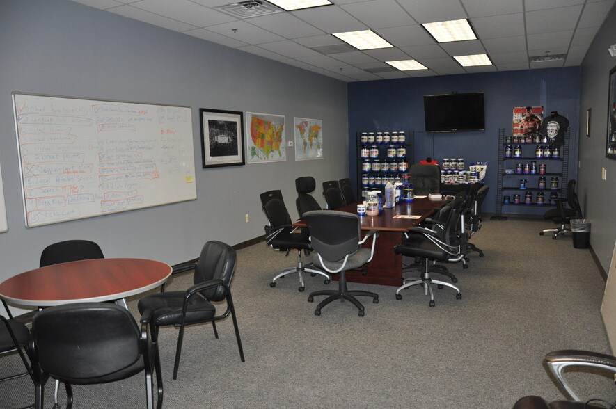 More Photos Of 585 Prospect St, Lakewood Warehouse For Lease