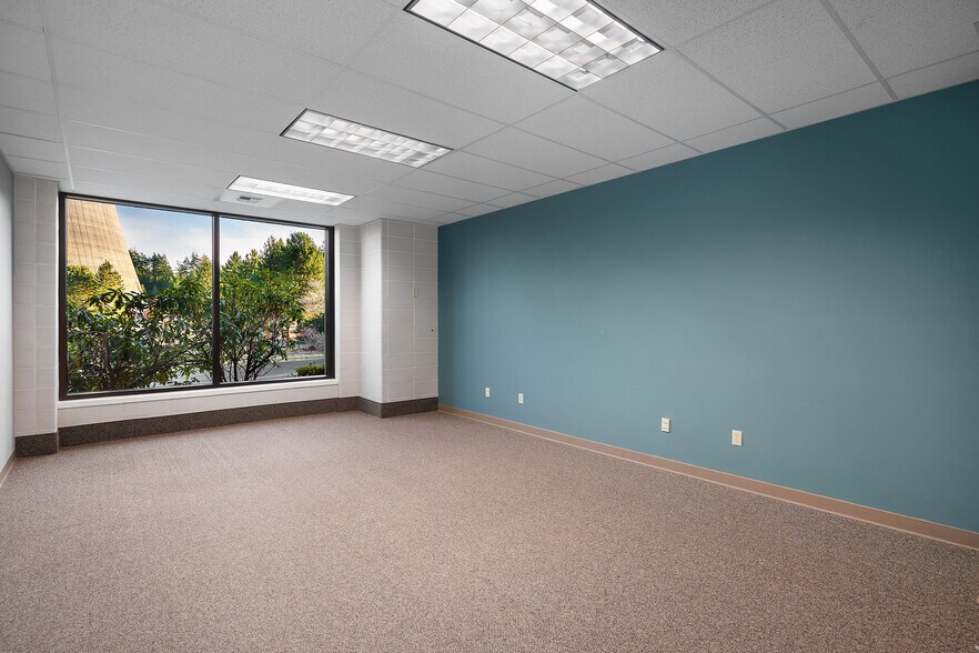 More Photos Of 81 Tower Blvd, Elma Office For Lease