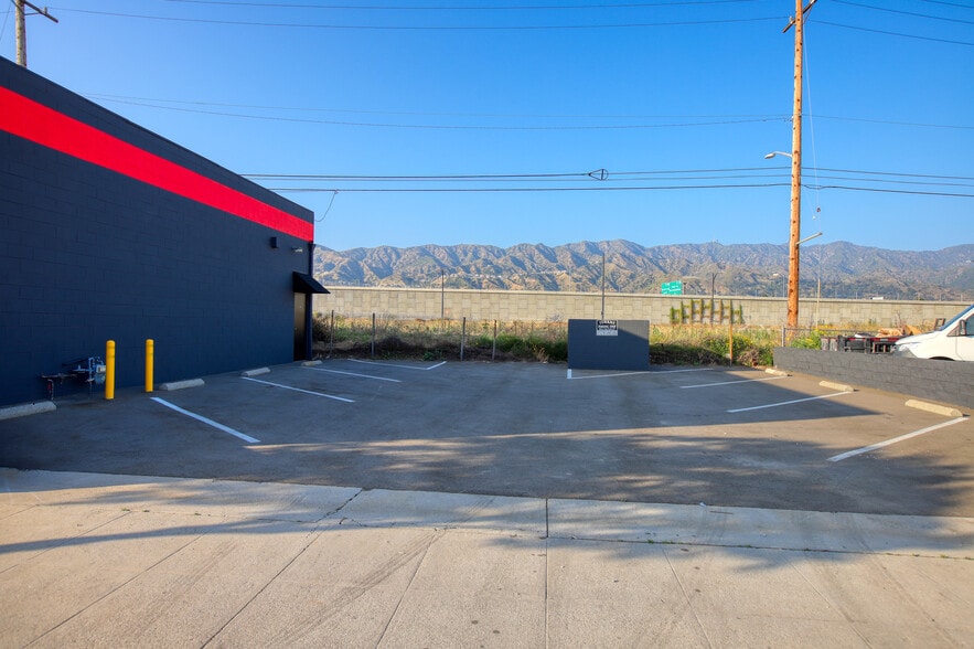 More Photos Of 2124-2134 Floyd St, Burbank Warehouse For Lease
