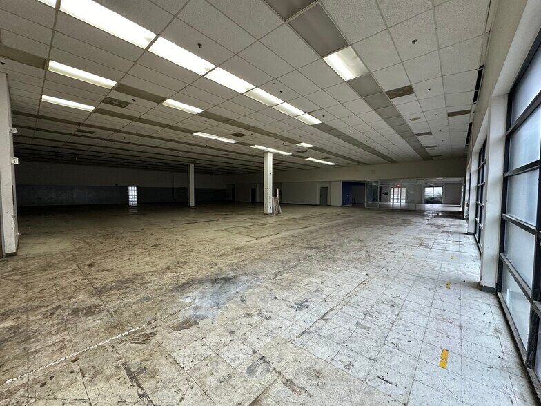 More Photos Of 15162 S Commerce Dr, Dearborn Research And Development For Sale