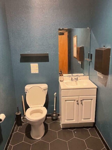 More Photos Of 655 31st St S, Saint Petersburg Industrial For Sale