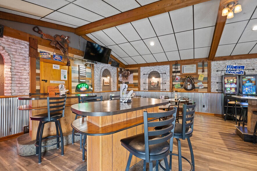 More Photos Of 1689 Day St, Greenleaf Restaurant For Sale