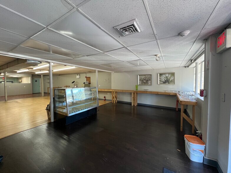 More Photos Of 128 Pleasant View Ave, Smithfield Freestanding For Lease