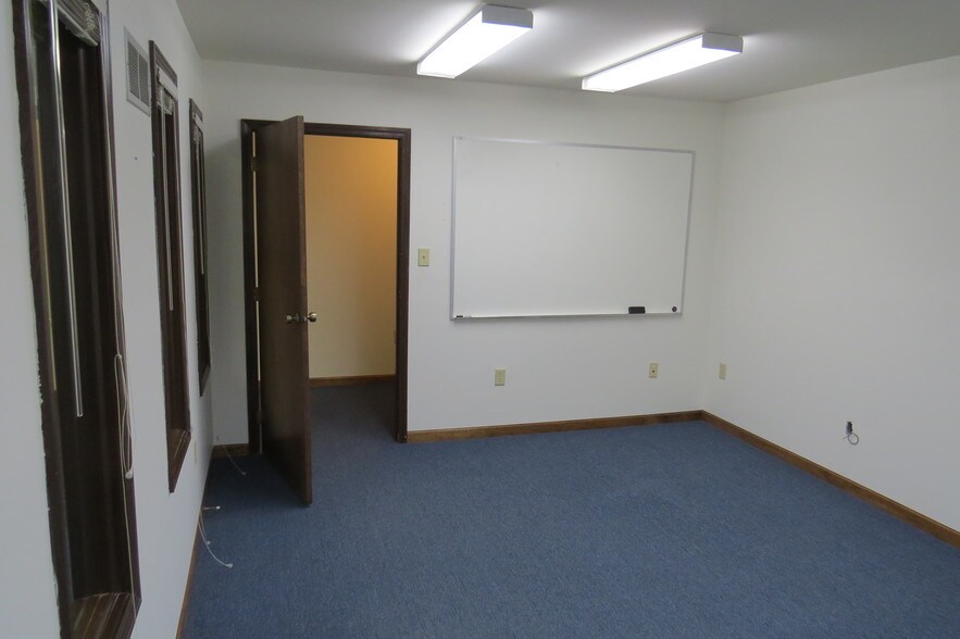 More Photos Of 131 Ridge Rd, Munster Office For Lease