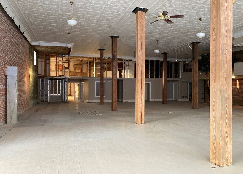 More Photos Of 1 W Alder St, Walla Walla General Retail For Lease