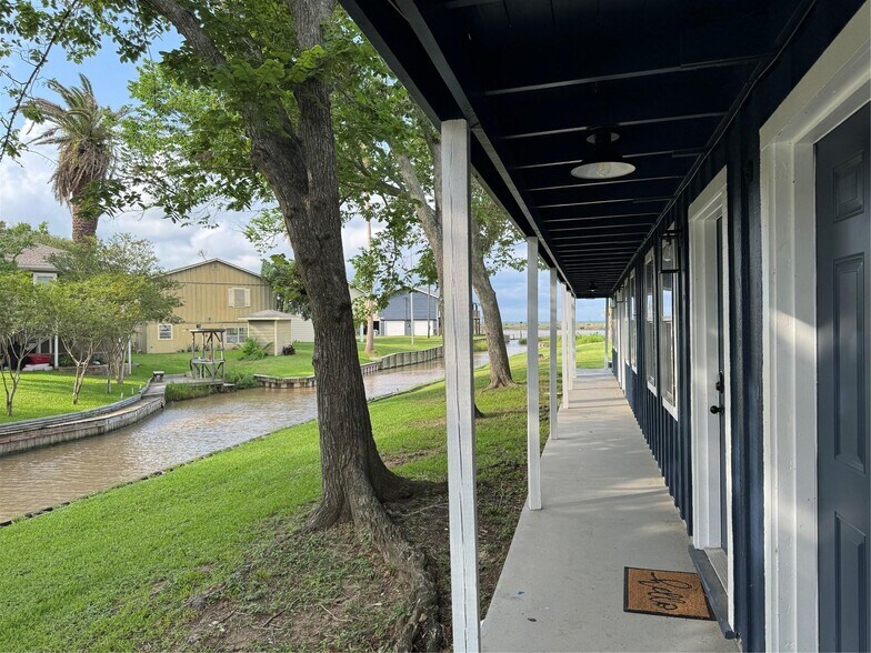 More Photos Of 5202 County Road 469, Brazoria Apartments For Sale
