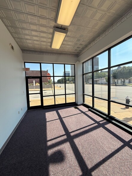 More Photos Of 2901 Olive St, Saint Louis General Retail For Lease