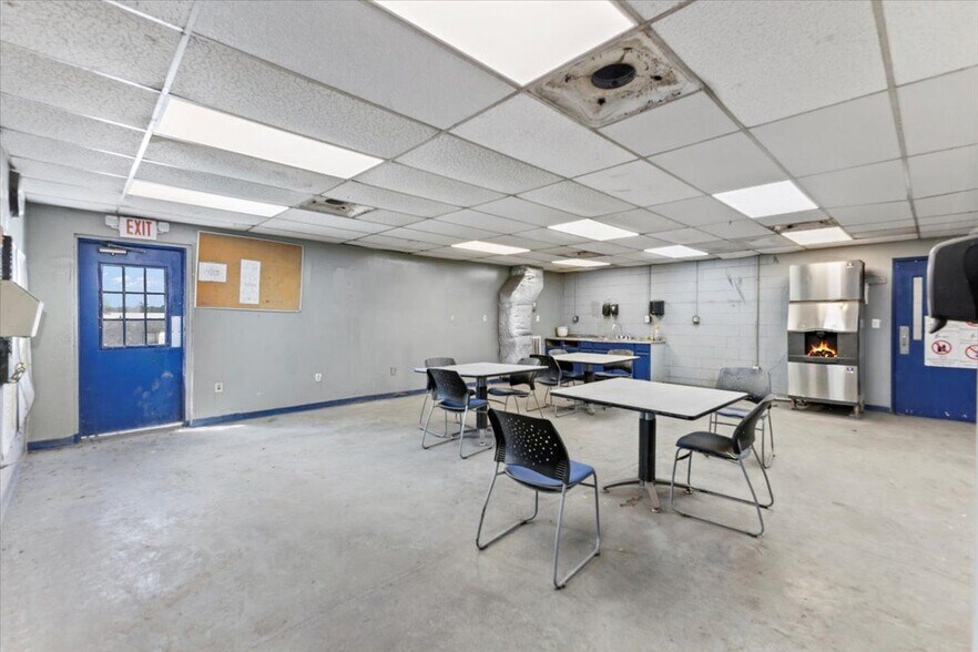 More Photos Of 1230 Pottertown Rd, Midway Distribution For Sale