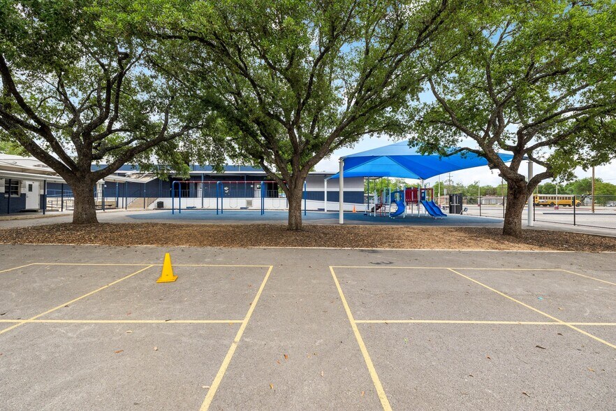 More Photos Of 1826 Basse Rd, San Antonio Schools For Sale