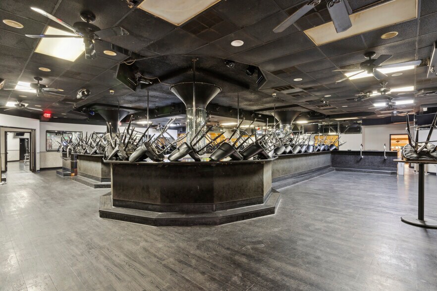 More Photos Of 1900 S Christopher Columbus Blvd, Philadelphia Freestanding For Sale