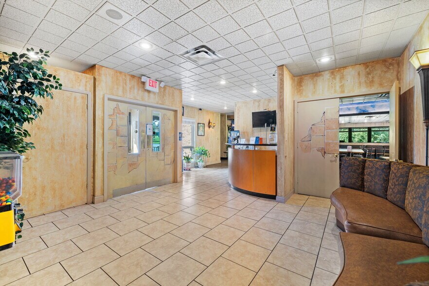 More Photos Of 2001 E Washington St, New Castle Restaurant For Sale