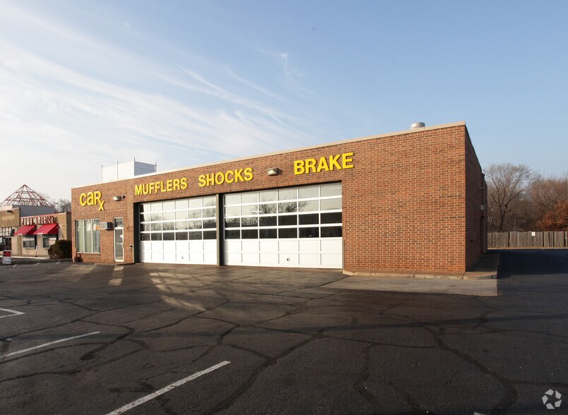 More Photos Of 8640 Lyndale Ave S, Bloomington Auto Repair For Sale