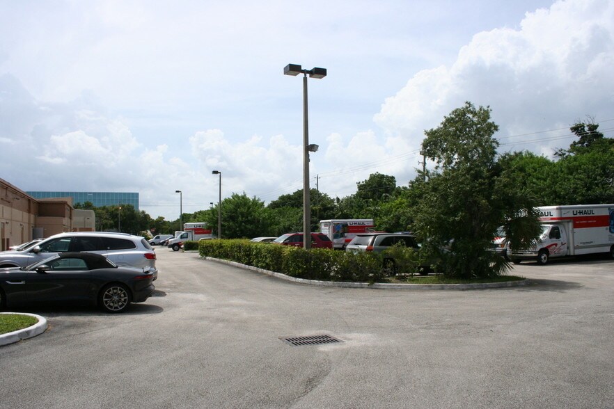 More Photos Of 2609-2679 W Oakland Park Blvd, Oakland Park Storefront Retail Office For Sale