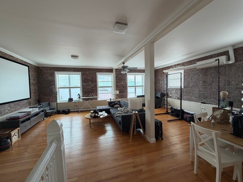 More Photos Of 153 Bank St, New London Apartments For Lease