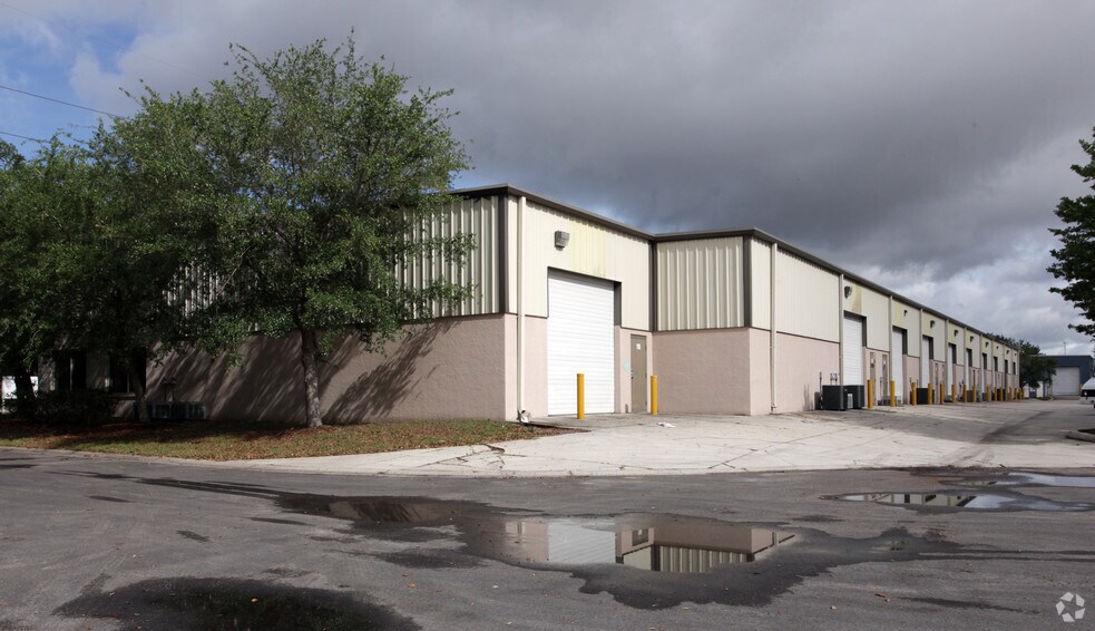 More Photos Of 2427 Porter Lake Dr, Sarasota Flex For Sale