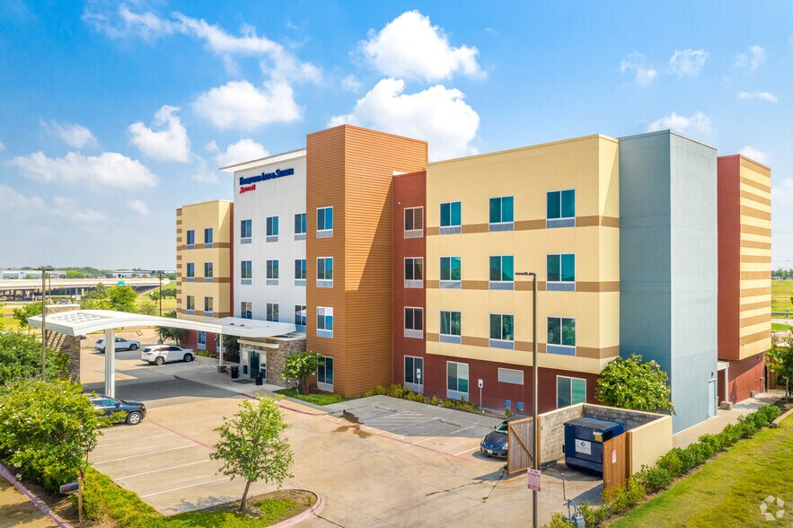 More Photos Of 2020 Civic Center Ln, Waxahachie Hotel For Sale