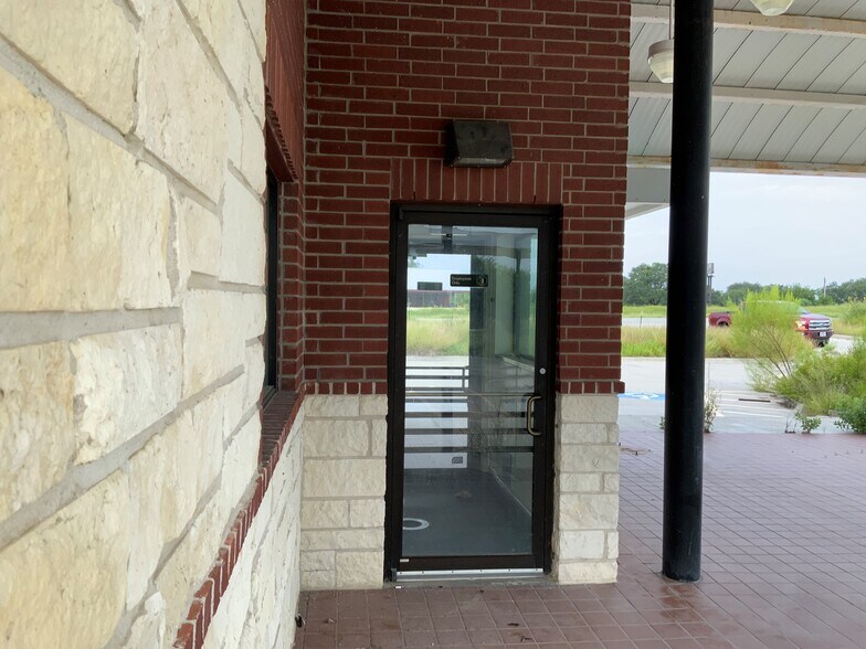 More Photos Of 6280 Highway 281, Three Rivers Fast Food For Sale