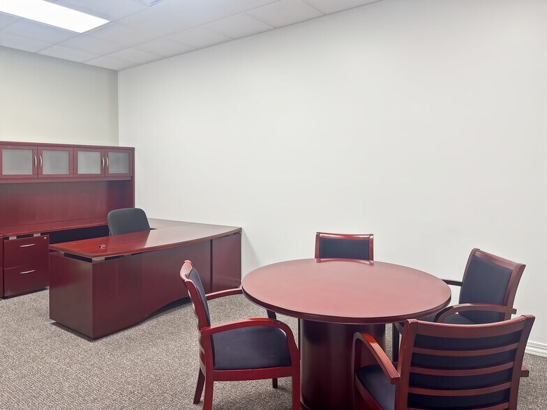 More Photos Of 6901 Professional Pky E, Sarasota Coworking Space