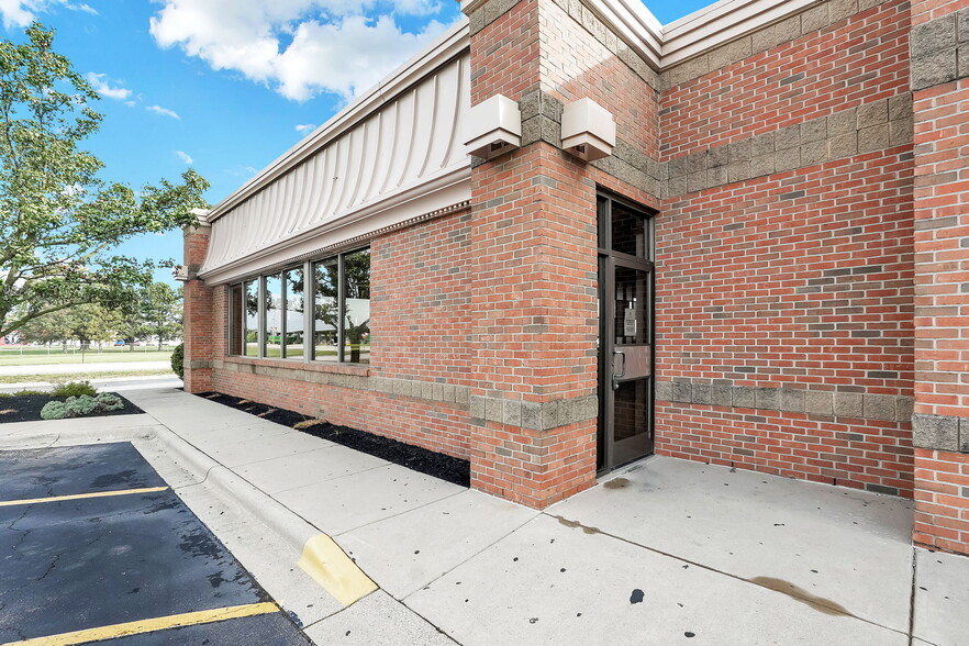 More Photos Of 50 Roberts Rd, Wilmington Fast Food For Lease