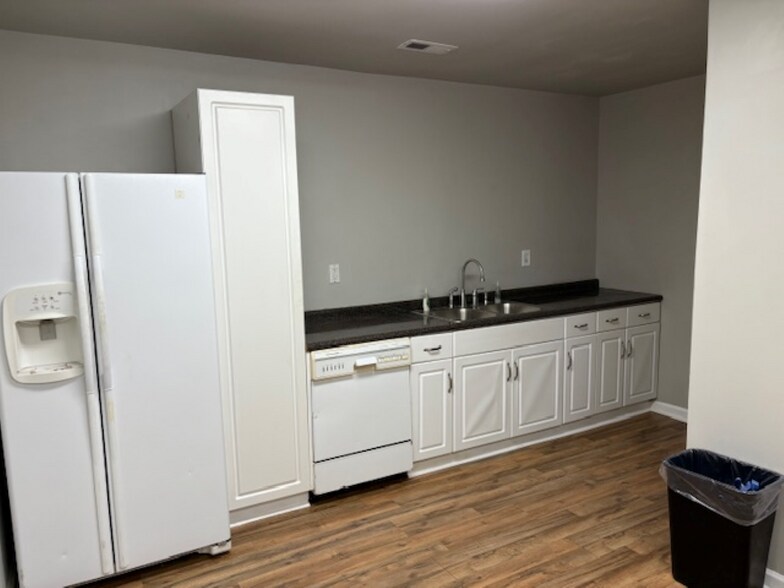 More Photos Of 4628 Commercial Dr, Huntsville Warehouse For Lease