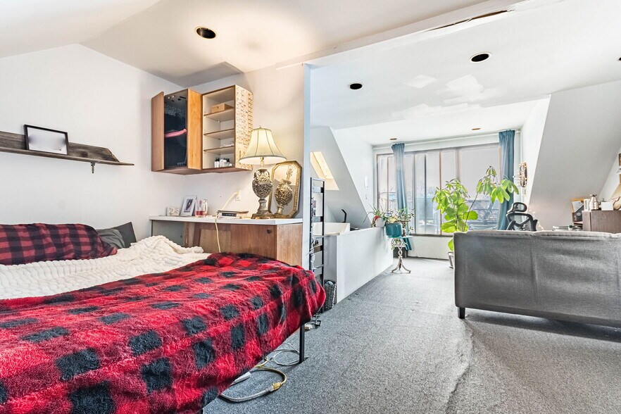 More Photos Of 530 Bathurst St, Toronto Land For Sale