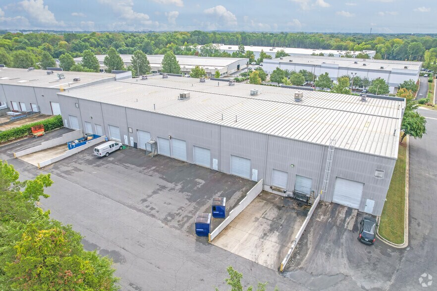 More Photos Of 521 Eagleton Downs Dr, Pineville Light Manufacturing For Lease