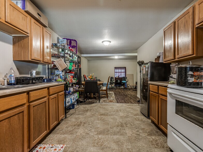 More Photos Of 940 N Ross Ave, Dewey Multifamily For Sale