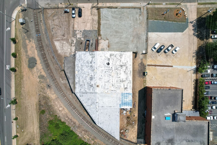 More Photos Of 806 Ramseur St, Durham Warehouse For Lease