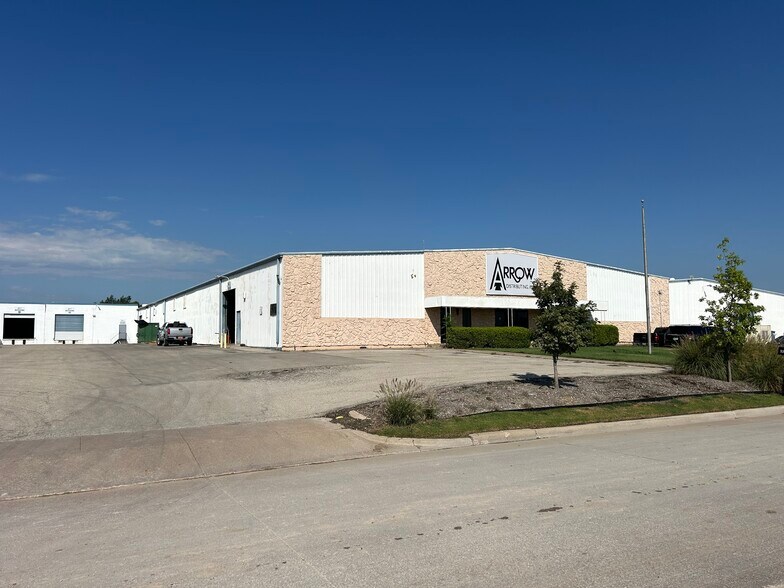More Photos Of 9300 Southwest Dr, Fort Worth Warehouse For Lease