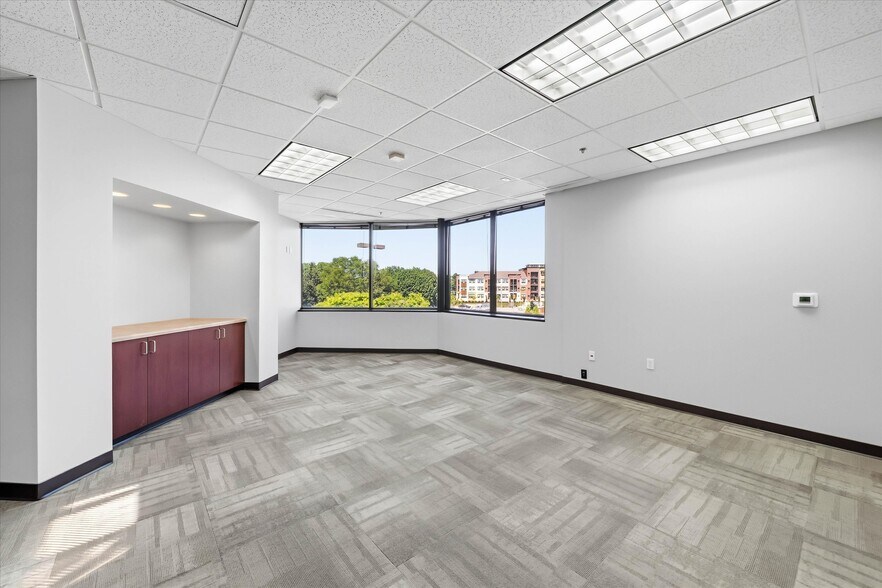 More Photos Of 601-611 N Barker Rd, Brookfield Office For Lease