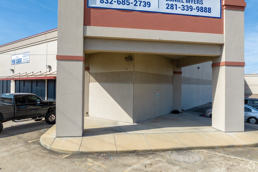 More Photos Of 12002 Southwest Fwy, Meadows Place Freestanding For Sale