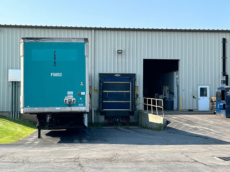 More Photos Of 6351 Inducon Dr E, Sanborn Warehouse For Lease