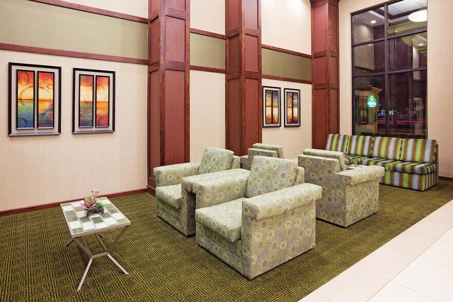 More Photos Of 5423 N Port Washington Rd, Glendale Hotel For Sale