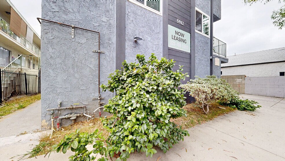 Primary Photo Of 5912 Willoughby Ave, Los Angeles Apartments For Sale