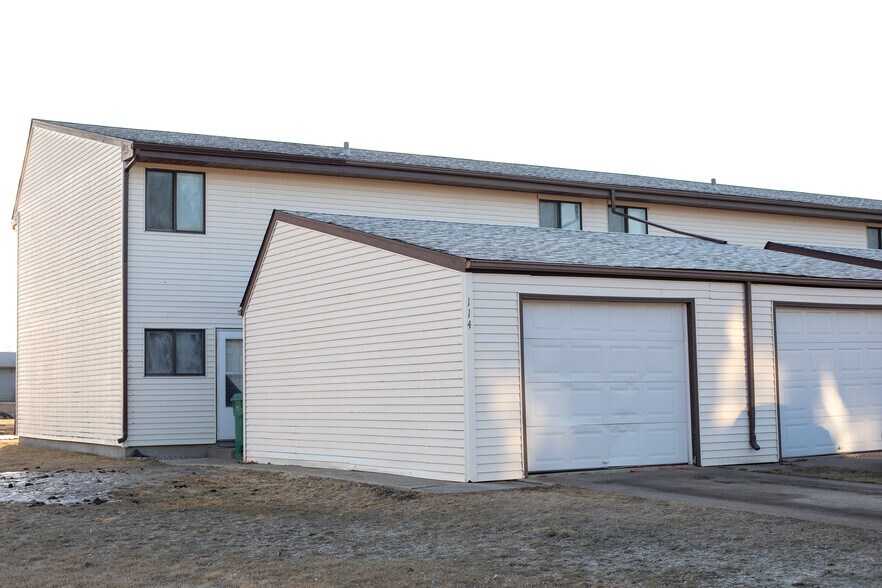 More Photos Of 114 8th Ave SE, Mayville Apartments For Sale