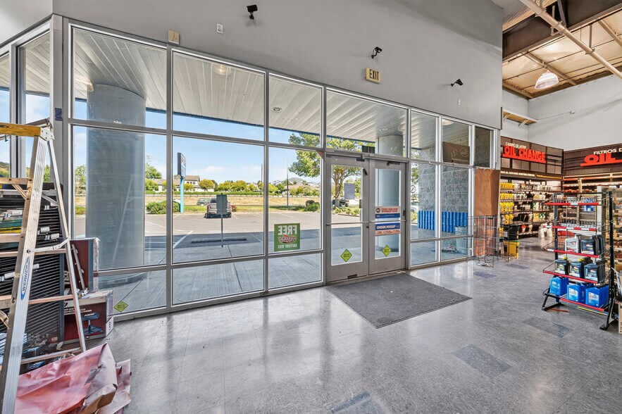 More Photos Of 3755 Crater Lake Hwy, Medford Freestanding For Sale