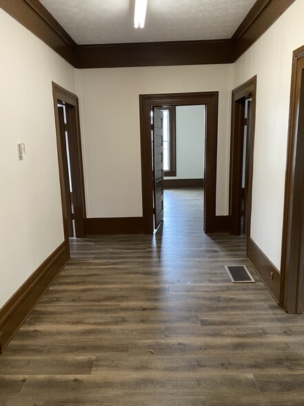 More Photos Of 530 W Taylor St, Griffin Auto Dealership For Lease