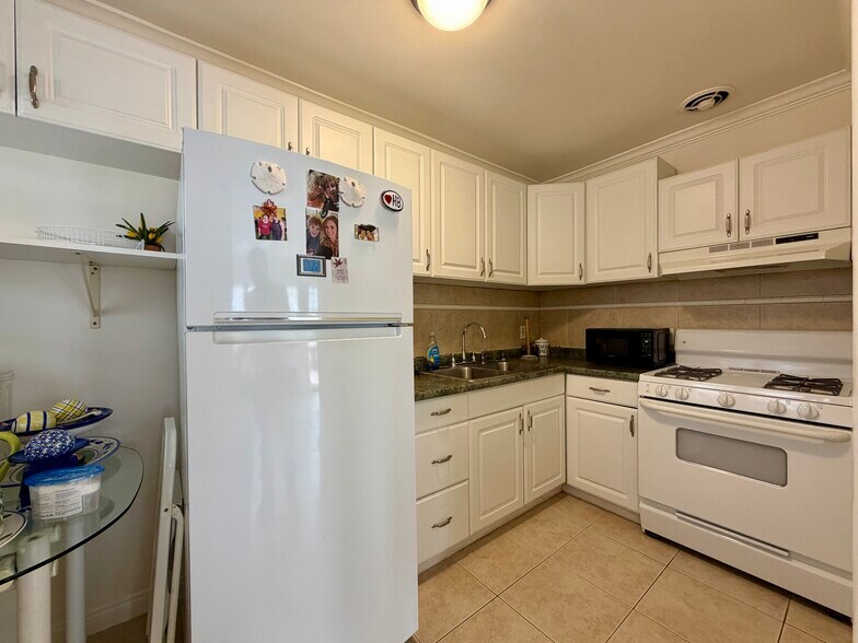 More Photos Of 71 19th St, Hermosa Beach Multifamily For Sale