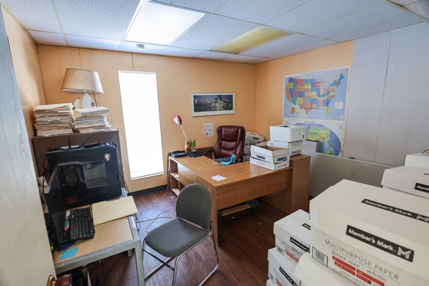 More Photos Of 3110 Gilmer Rd, Longview Office For Sale