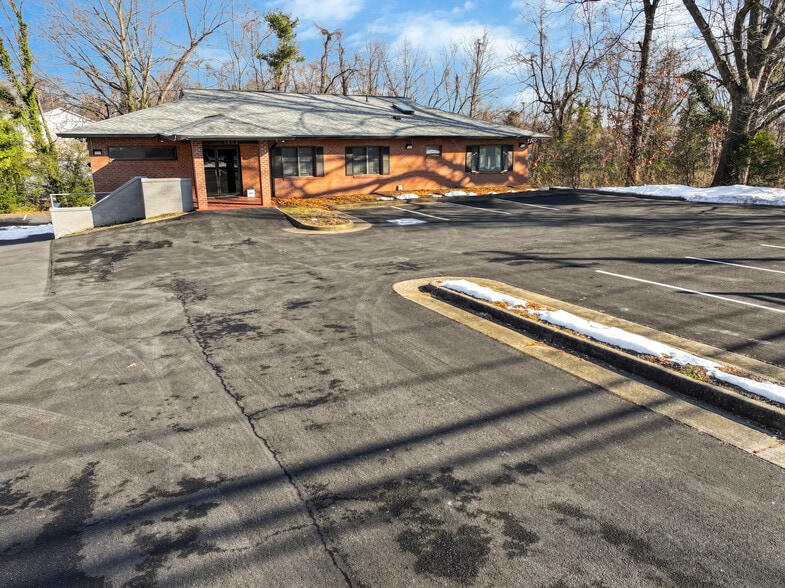 More Photos Of 1502 Featherstone Rd, Woodbridge Medical For Sale