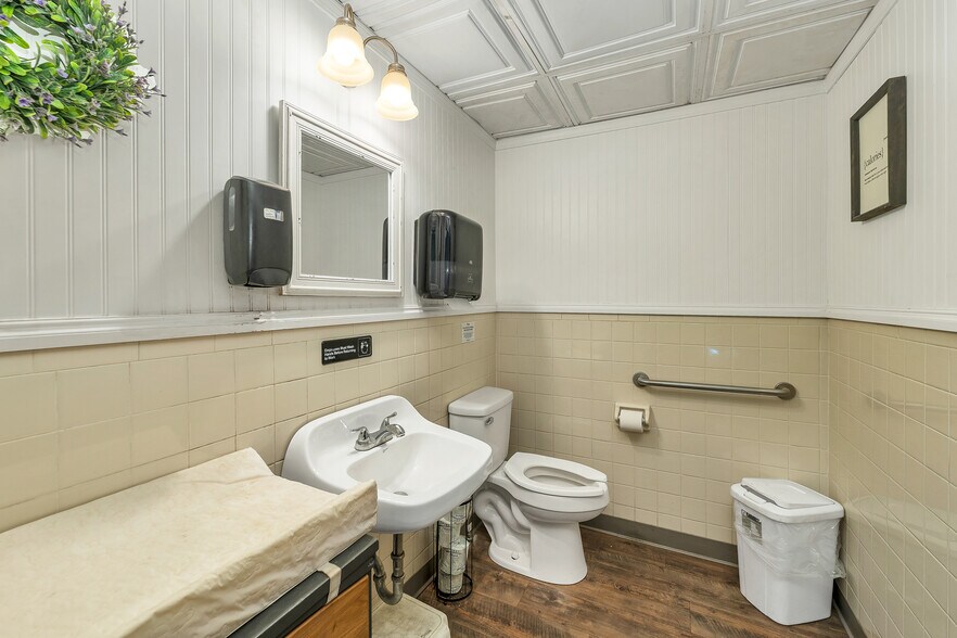 More Photos Of 40 Main St, Goffstown Restaurant For Sale
