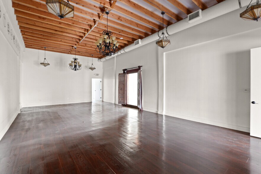 More Photos Of 1700-1704 Lincoln Blvd, Venice Unknown For Lease