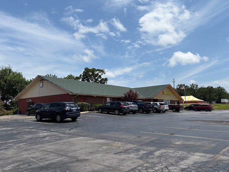 More Photos Of 840 E US Highway 60, Monett General Retail For Sale