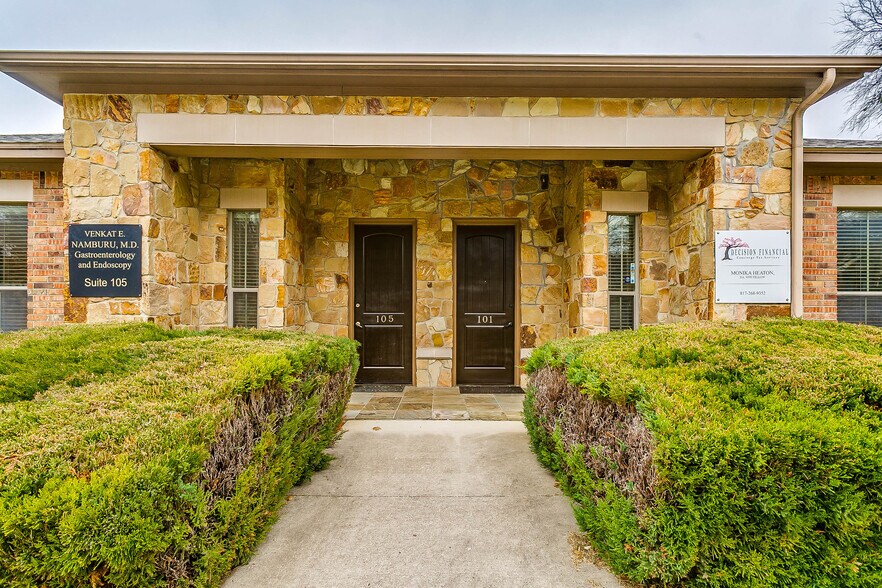 More Photos Of 7633 Bellaire Dr S, Fort Worth Medical For Sale