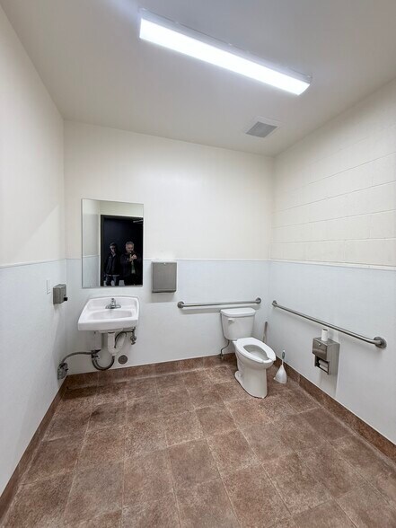 More Photos Of 1701-1991 Monument Blvd, Concord Unknown For Lease