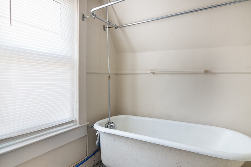 More Photos Of 388 Child St, Warren Freestanding For Sale